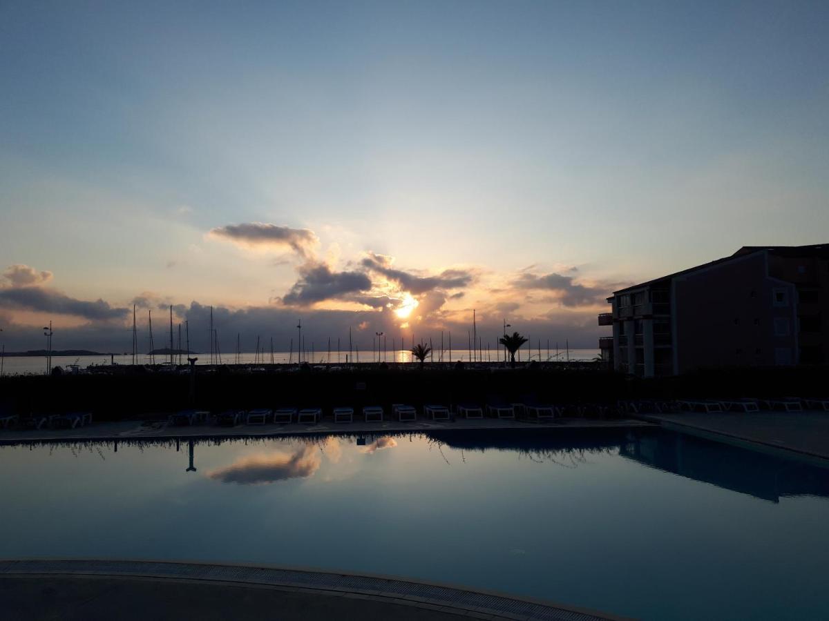 Magnifique Rez De Jardin & Piscine & Bord De Mer Apartment Six-Fours-les-Plages Exterior photo